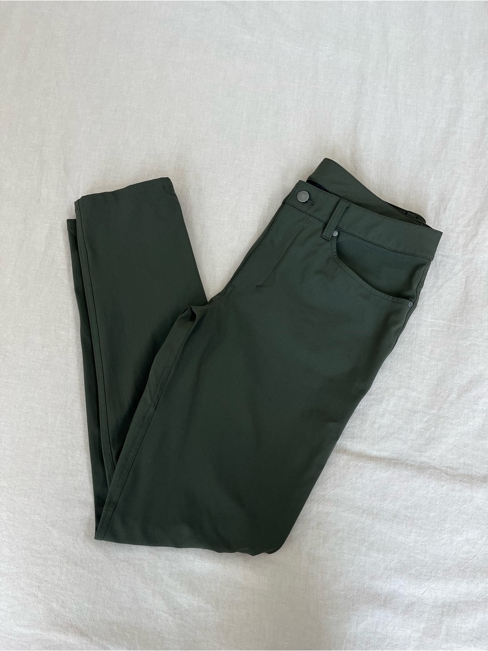 lululemon athletica Men's Dark Olive ABC Pant Slim - Size 31